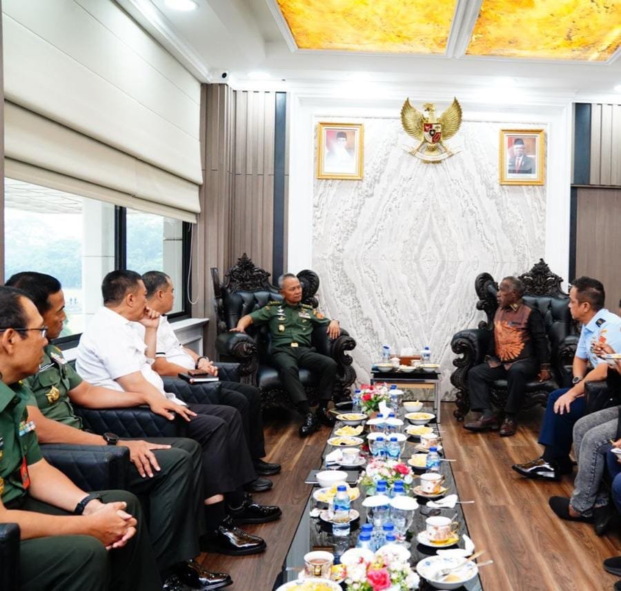 Kasum TNI Terima Kunjungan Mantan Pj Bupati Nduga