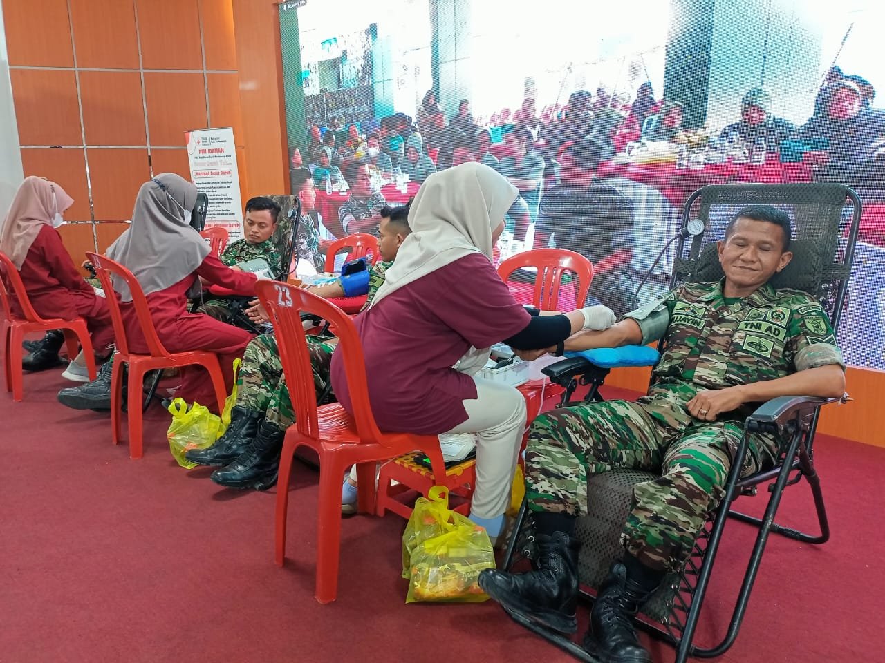 Bhakti Kesehatan Pembagian Sembako Dan Makan Gratis Dalam Rangka HUT Ke 79 Tentara Nasional Indonesia