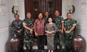 Kababinkum TNI  Kunjungi Kediaman Mantan Panglima TNI Laksamana TNI (Purn) Agus Suhartono