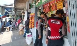 Jaga Stabilisasi Harga, Sat Samapta Polres Ciamis Patroli Bahan Pokok di Pasar Manis Ciamis