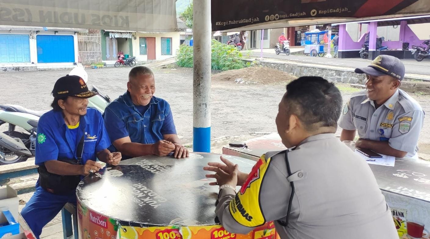 Berantas Premanisme, Polsek Panumbangan Polres Ciamis Koorkom ke Kepala Terminal Panumbangan