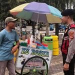 Satuan Samapta Polres Ciamis Patroli Jalan Kaki di Alun Alun Ciamis Beri Imbauan Kamtibmas