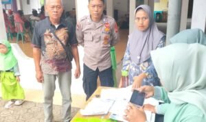 Polsek Lakbok Polres Ciamis Monitoring Pembagian PMT ke KRS Desa Kutawaringin