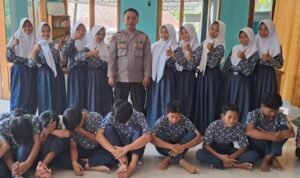 Police Go To School, Polsek Cisaga Polres Ciamis Beri Penyuluhan ke Siswa di MTs 16 Ciamis