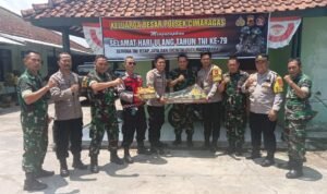 HUT TNI Ke - 79 Polsek Cimaragas Rayakan dengan Sinergitas bersama Koramil 1314 HUT TNI Ke - 79 Polsek Cimaragas Rayakan dengan Sinergitas bersama Koramil 1314