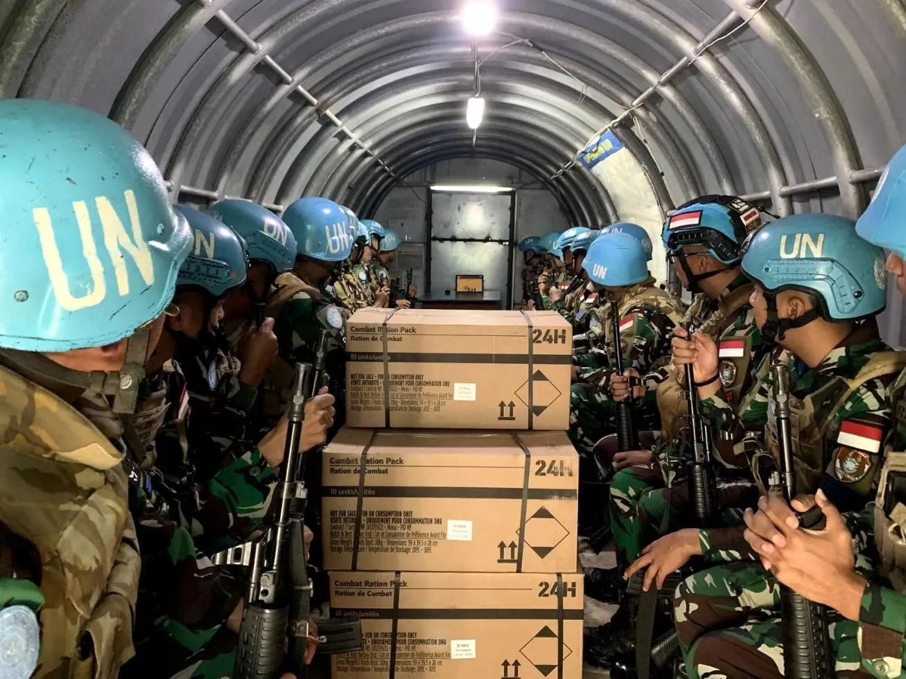 DITENGAH SITUASI KONFLIK DI LEBANON SELATAN PRAJURIT SATGAS YONMEK TNI KONGA XXIII-R UNIFIL TETAP RAYAKAN HUT KE-79 TENTARA NASIONAL INDONESIA