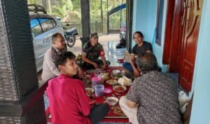 Datangi Tomas Desa Nasol Anggota Polsek Cikoneng Koorkom Jelang Pilkada Serentak