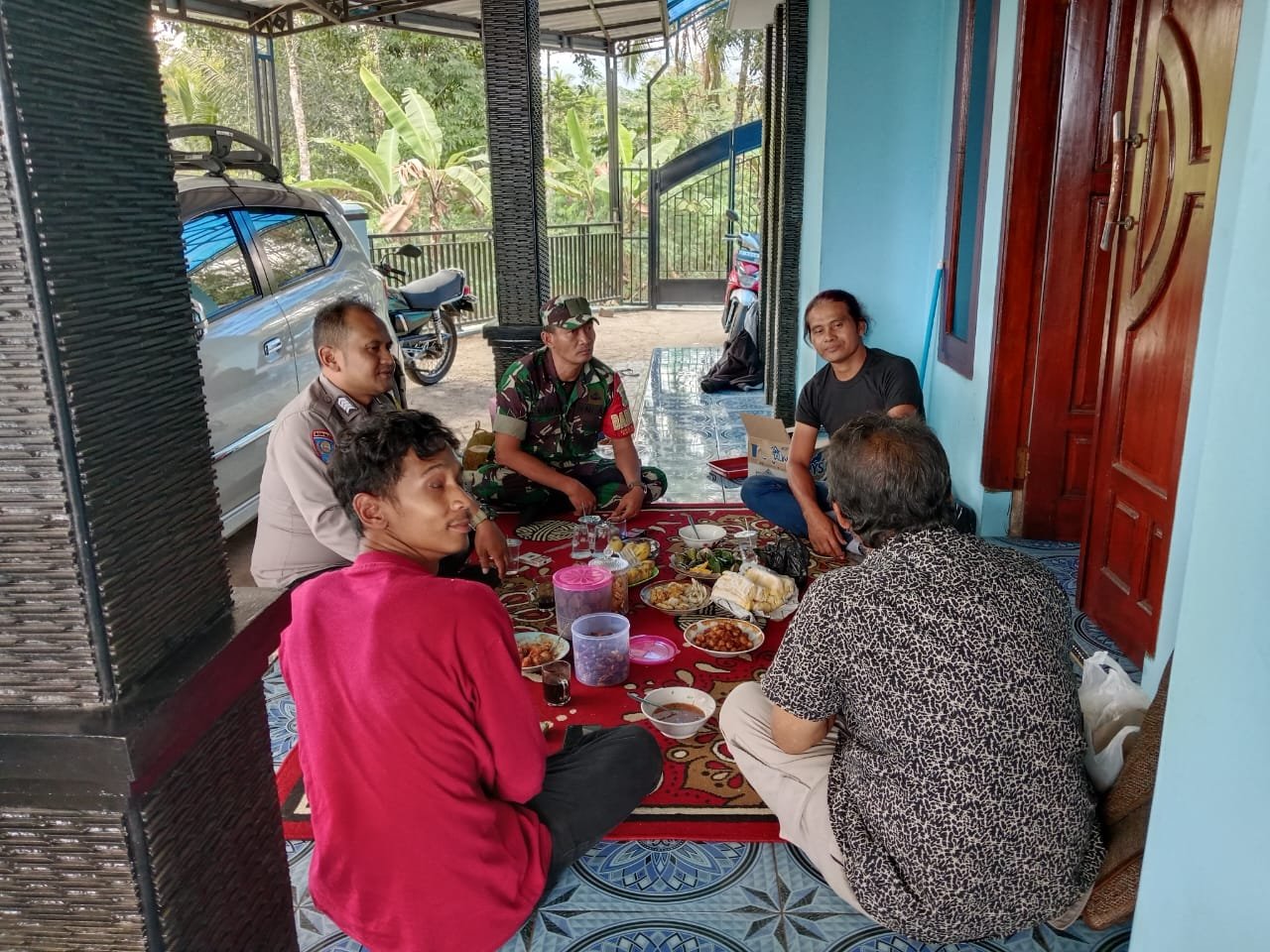 Datangi Tomas Desa Nasol Anggota Polsek Cikoneng Koorkom Jelang Pilkada Serentak