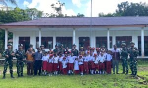 HUT ke-79 TNI, Satgas Yonif 501 Kostrad Bersama Rakyat Gelar Kegiatan Teritorial di Maybrat