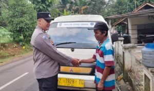 Datang ke Desa, Anggota Polsek Cijeungjing Koorkom Kamtibmas Jelang Pilkada Serentak