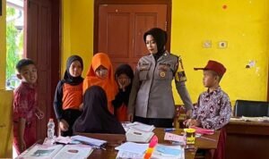 Police Go To School, Polsek Ciamis Polres Ciamis Beri Penyuluhan ke Siswa SDN 2 Sukajadi Police Go To School, Polsek Ciamis Polres Ciamis Beri Penyuluhan ke Siswa SDN 2 Sukajadi
