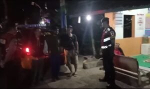 Perkuat Sinergitas Satuan Samapta Polres Ciamis Beri Binluh ke Warga Saat Ngeronda Malam