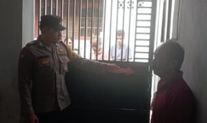 Personel Polsek Cijeungjing Datangi TKP Pencurian Ranmor di Sebuah Garasi Rumah