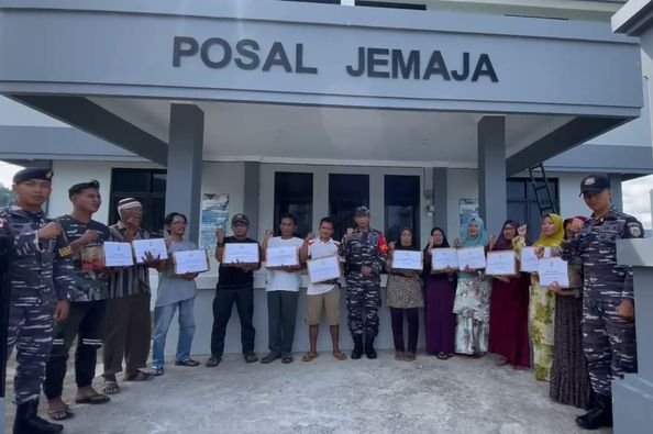 Bakti Sosial TNI AL Dalam Peringatan HUT ke-79 TNI