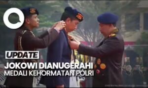 Jokowi Dianugerahi Medali Kehormatan Loka Praja Samrakshana Polri