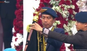 Jokowi Beri Tanda Kehormatan Nugraha Sakanti ke 7 Satker Polri