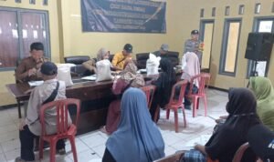 Sinergitas TNI-Polri Polsek dan Koramil Kawali Awasi Distribusi Beras ke Warga Bayasari