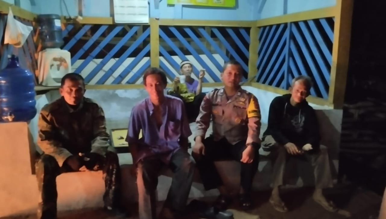 Berikan Rasa Nyaman Polsek Cimaragas Patroli Biru Antisipasi Gangguan Kamtibmas Saat Malam