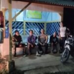 Perkuat Sinergitas Polsek Cijeungjing Polres Ciamis Beri Binluh ke Warga Kertaharja Saat Ngeronda