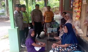 Berikan Rasa Nyaman Polsek Kawali Polres Ciamis Patroli Dialogis di Siang Hari