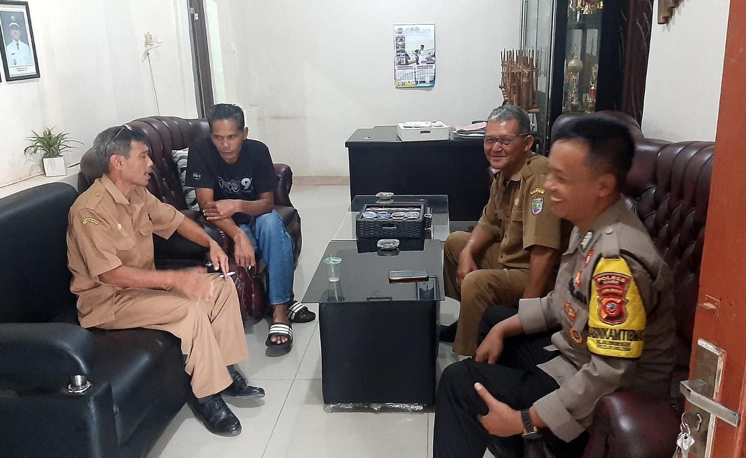 Soliditas Polri Hadapi Pilkada 2024 Polsek dan Pemdes Bojongmengger Cooling System ke Warga