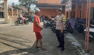 Polsek Cikoneng Koorkom Kamtibmas ke Toga di Desakaler Wujudkan Pilkada Serentak 2024 Aman