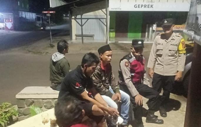 Berikan Rasa Nyaman Personel Polsek Sukadana Polres Ciamis Patroli Kamtibmas Saat Malam Hari