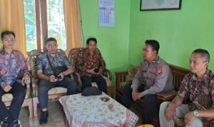 Cooling System, Polsek Cisaga Polres Ciamis Koorkom Bersama Warga di Desa Danasa