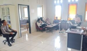 Polsek Cikoneng Polres Ciamis Terjunkan Personel di Acara Rapat Minggon Desa Kujang