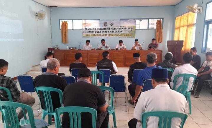 Cooling System Polsek Cimaragas Polres Ciamis Hadiri Pelatihan Peternakan Sapi di Desa Raksabaya