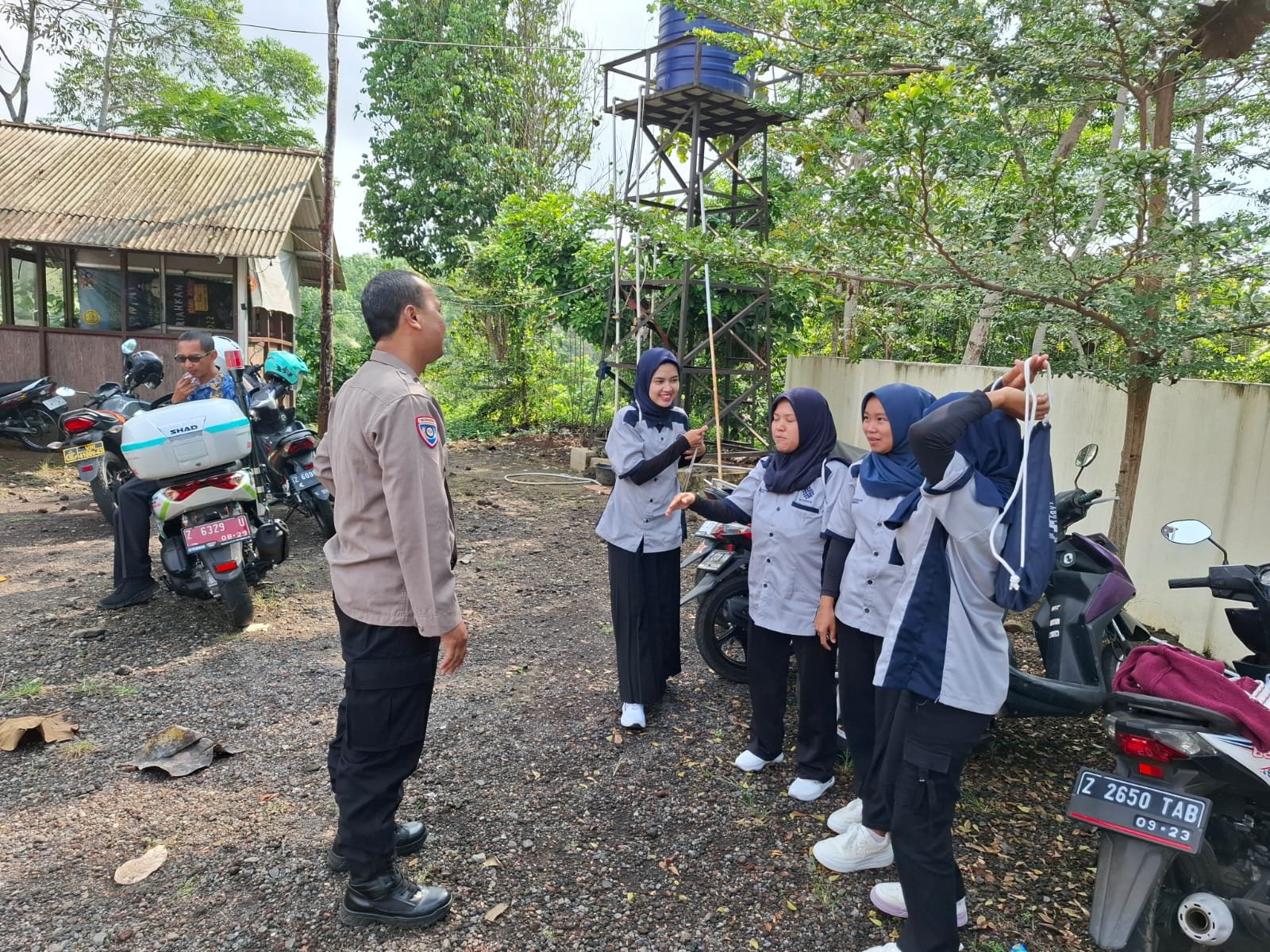 Cipkon Pilkada 2024 Polsek Cimaragas Polres Ciamis Cooling System ke Warga Sukalilah