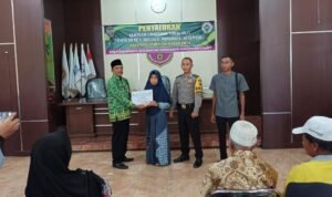 Polsek Ciamis Polres Ciamis Awasi Penyaluran BLT DD ke KPM di Desa Sadananya