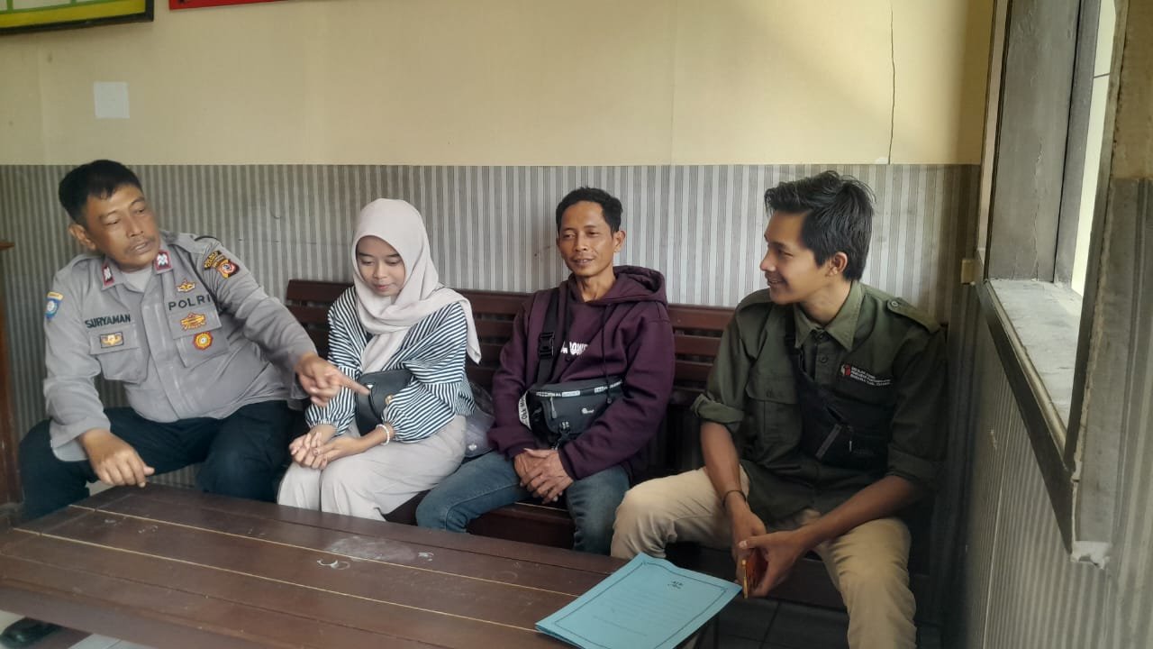 Polsek Cikoneng Koorkom Kamtibmas ke Warga Cireong Wujudkan Pilkada Serentak 2024 Aman