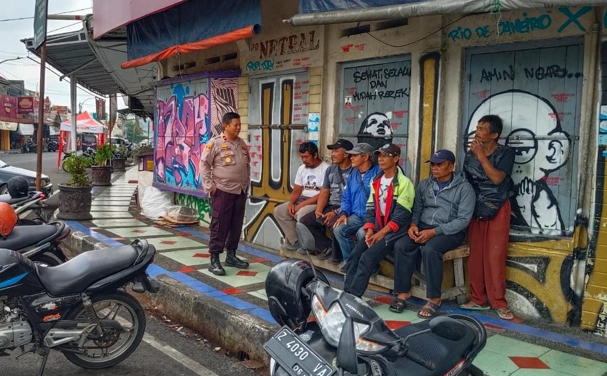 Jumat Curhat Kapolsek Ciamis Polres Ciamis Ngobrol Bareng Pengemudi Ojeg di Ciamis