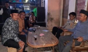 Humanis Polsek Cipaku Polres Ciamis Patroli Dialogis ke Pemukiman Warga Saat Malam Hari