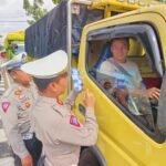 Gencarkan Sosialisasi Ops Zebra Lodaya 2024, Polres Ciamis Bagikan Ribuan Pamflet dan Stiker