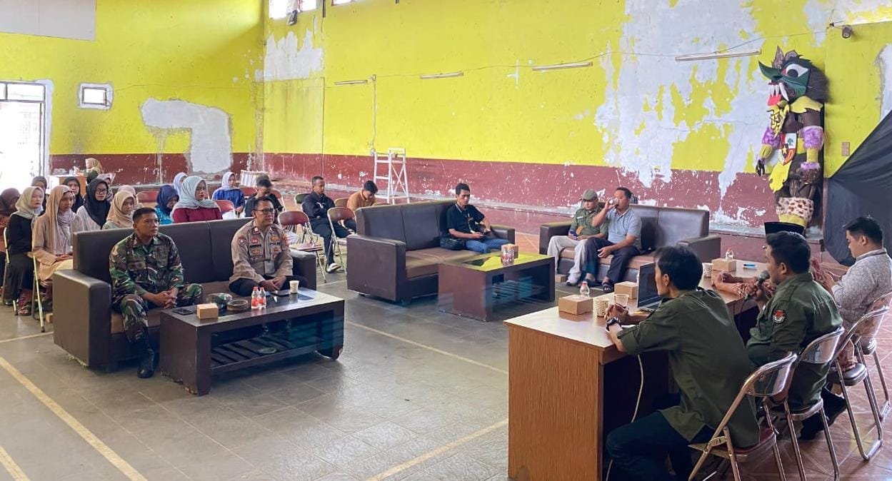 Polsek Cipaku Polres Ciamis Hadiri Sosialisasi Pilkada Serentak 2024 Tingkat PPS Buniseuri