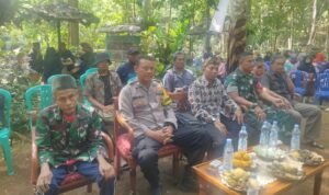 Polsek Cijeungjing Polres Ciamis Hadiri Festival Budaya Desa KKN Universitas Galuh di Pamalayan