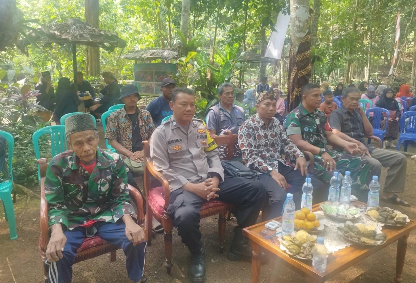 Polsek Cijeungjing Polres Ciamis Hadiri Festival Budaya Desa KKN Universitas Galuh di Pamalayan