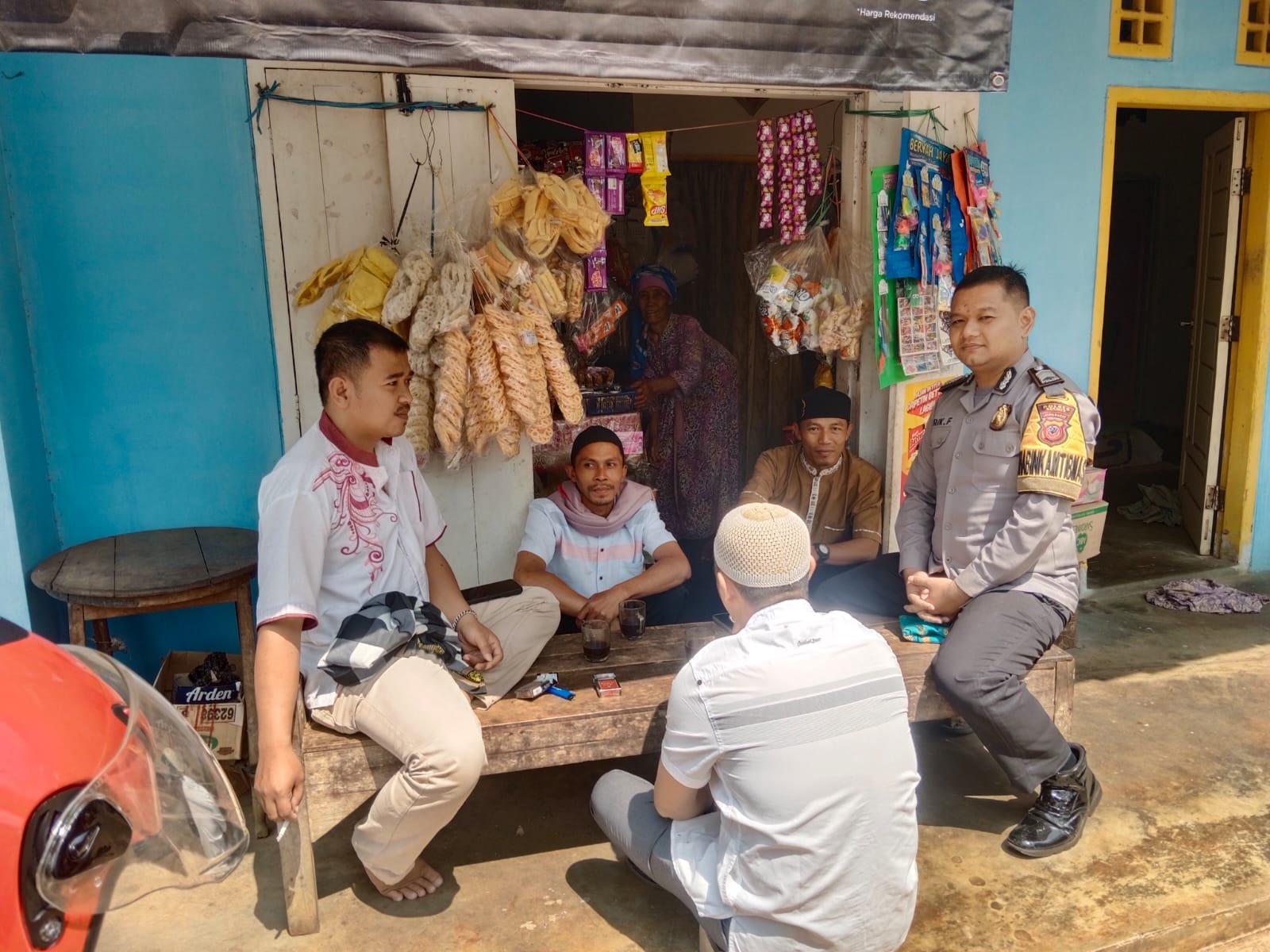 Cooling System Polsek Sukadana Polres Ciamis Koorkom Kamtibmas ke Warga Cibangban Bunter