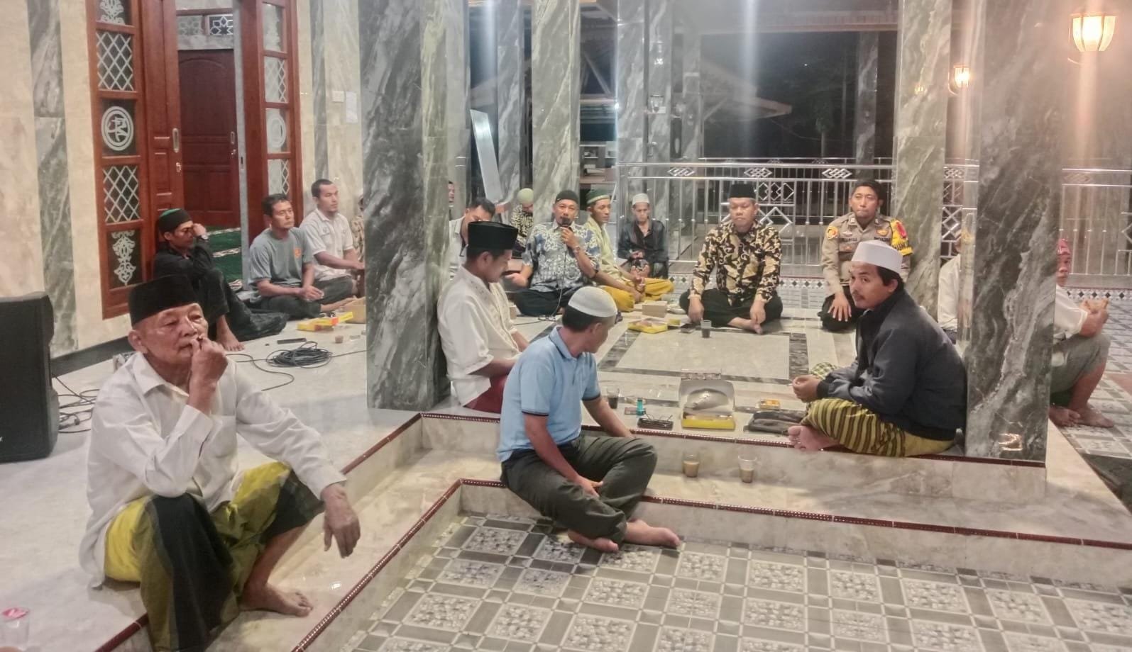 Datang ke Warga Desa Sidaharja Anggota Polsek Lakbok Koorkom Jelang Pilkada Serentak