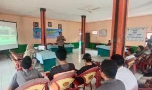 Polsek Pamarican Polres Ciamis Sosialisasikan Bahaya Narkoba ke Warga Desa Sukamukti
