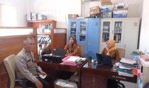 Cooling System Anggota Polsek Ciamis Koorkom Kamtibmas ke Saguling Jelang Pilkada Serentak Cooling System Anggota Polsek Ciamis Koorkom Kamtibmas ke Saguling Jelang Pilkada Serentak