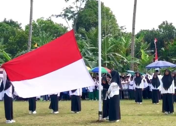 Peringati Hari Santri Nasional, Ratusan Santri Dari Berbagai Ponpes di Desa Gegempalan Cikoneng Ikuti Upacara Kabupaten Ciamis