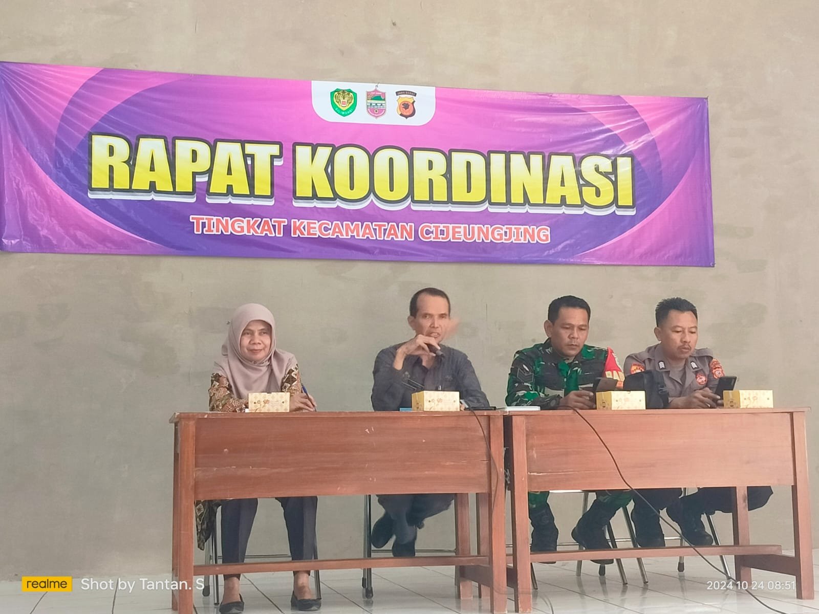 Polsek Cijeungjing Datang Sampaikan Himbauan Kamtibmas di Rakor Tingkat Kecamatan