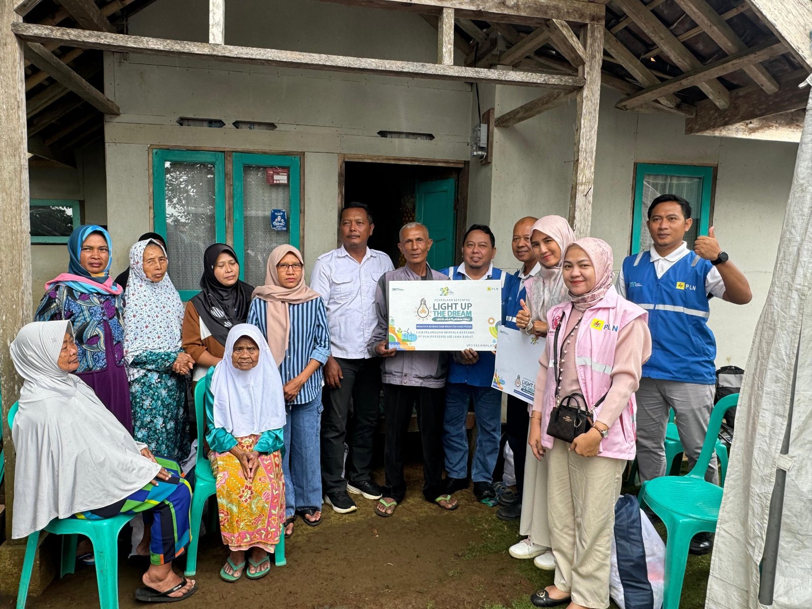 Jelang Hari Listrik Nasional dan Peringatan Hari Sumpah Pemuda Tahun 2024 Listrik Untuk Nyalakan Mimpi : PLN UP3 Tasikmalaya Hadirkan Cahaya Lewat Program Light Up The Dream