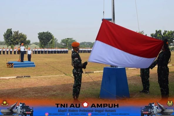 KOMANDAN WING KOMANDO I KOPASGAT PIMPIN UPACARA PERINGATAN HARI SUMPAH PEMUDA