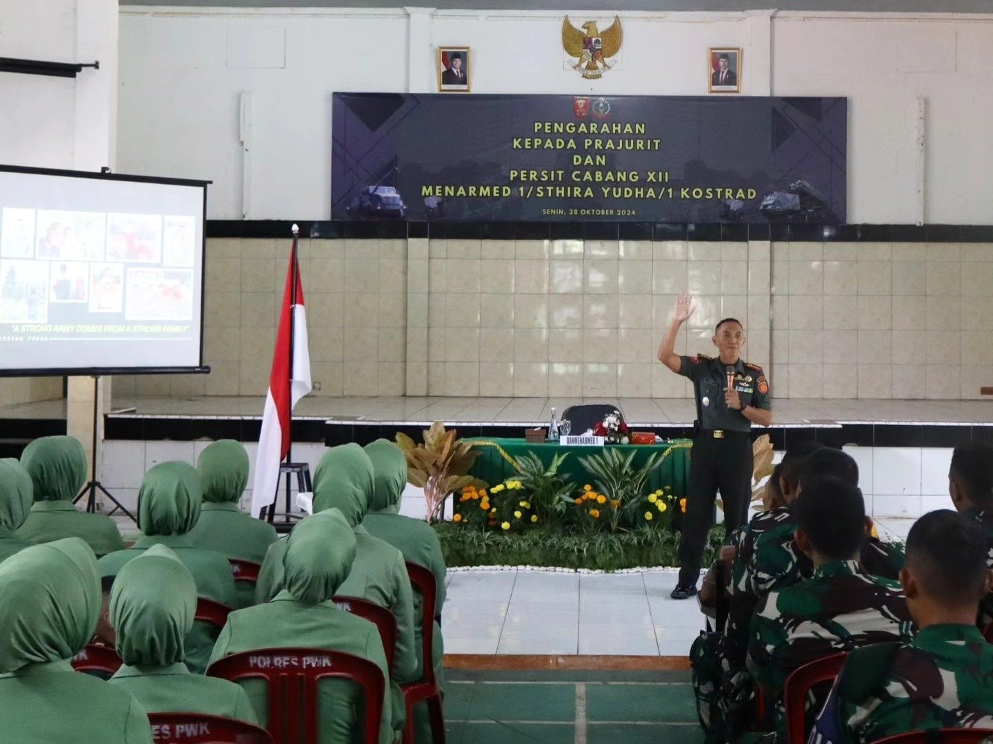 Komandan Resimen Armed 1 Kostrad Berikan Jam Komandan, Tekankan Disiplin dan Tanggung Jawab Prajurit