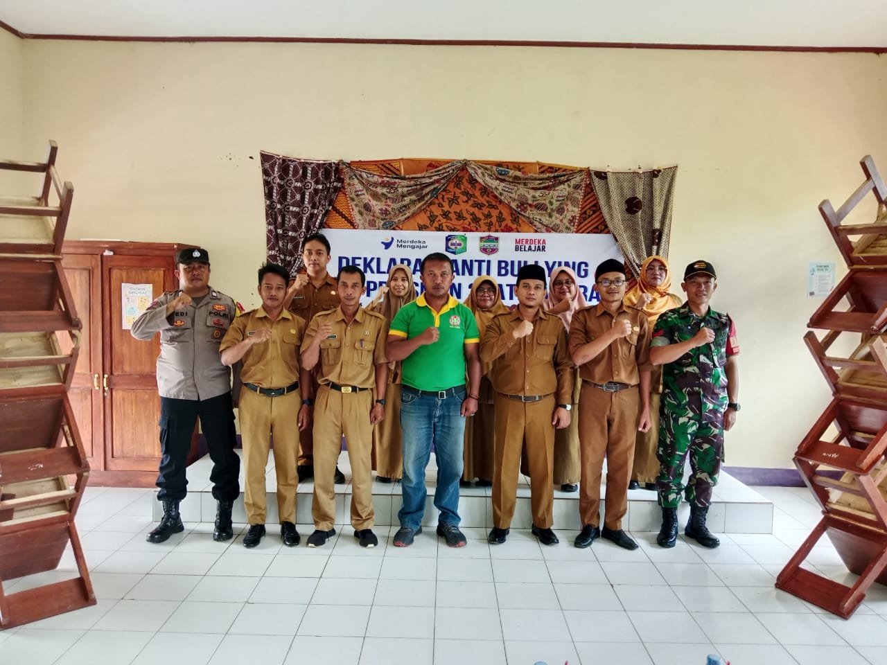 Polsek Kawali Polres Ciamis Datang ke Sekolah Binluh ke Siswa Bahaya Narkoba di SPMN 2 Mulyasari