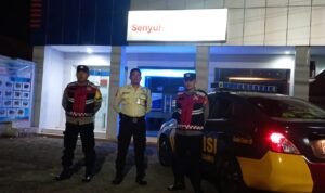 Berikan Rasa Aman Personel Polsek Kawali Polres Ciamis Patroli Dialogis di Malam Hari
